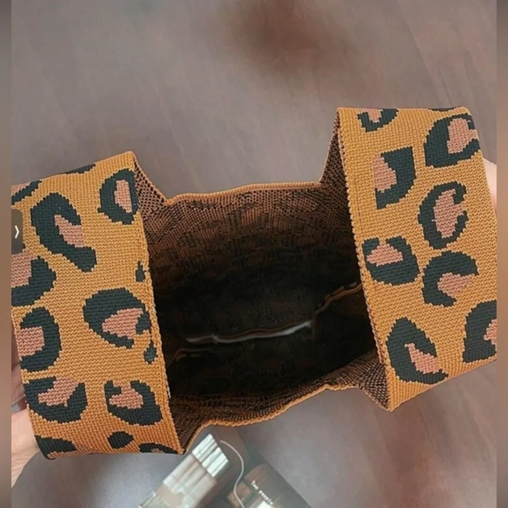 ✨NEW✨ Leopard Print mini wrist wristlet Bag clutch
